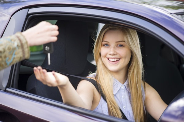 Empowering women with expert driving lessons.